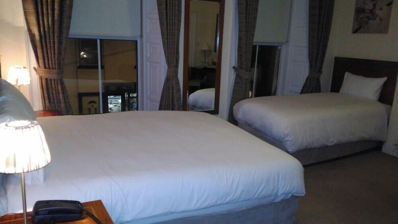 Posada Brogans Bar & Guesthouse