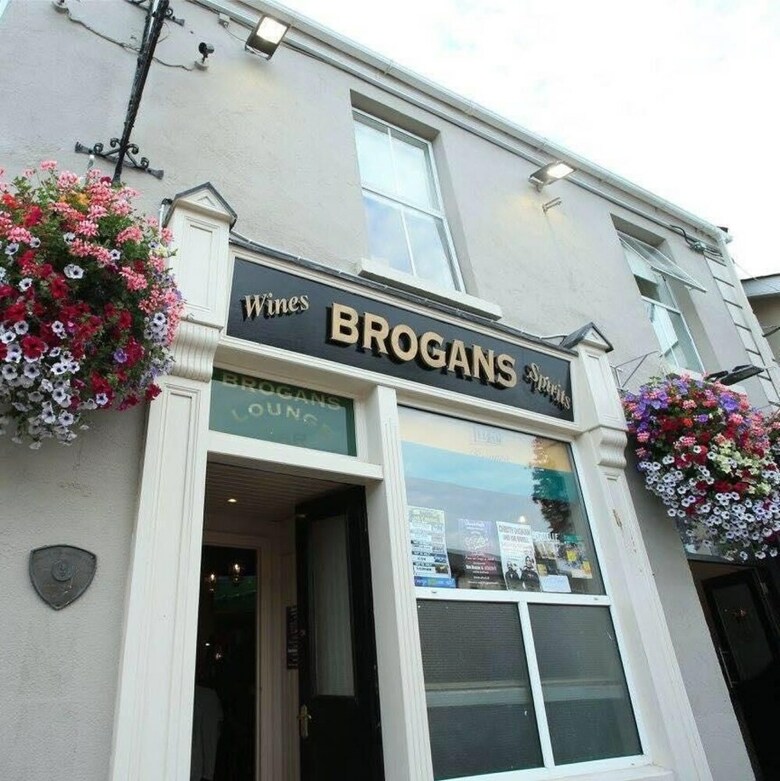 Posada Brogans Bar & Guesthouse
