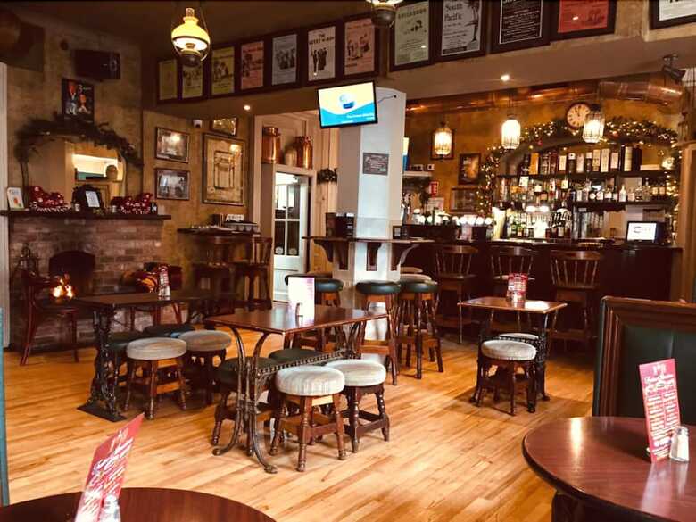 Posada Brogans Bar & Guesthouse