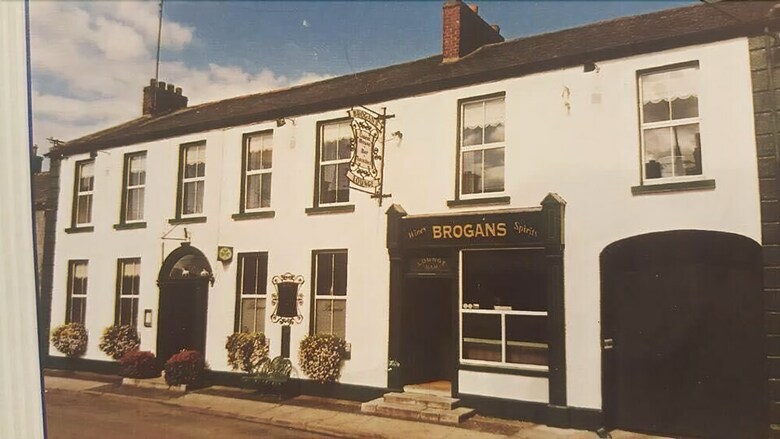 Posada Brogans Bar & Guesthouse
