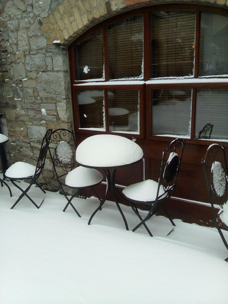 Posada Brogans Bar & Guesthouse