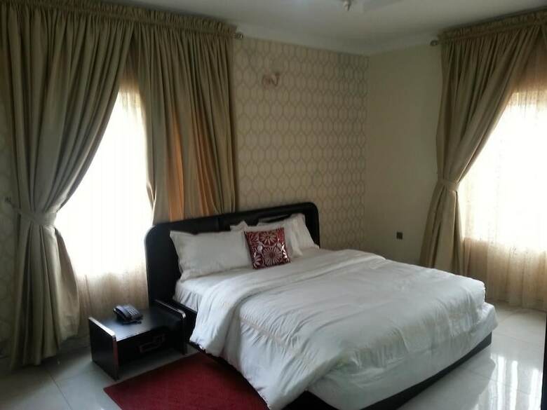 Tenache Hotels