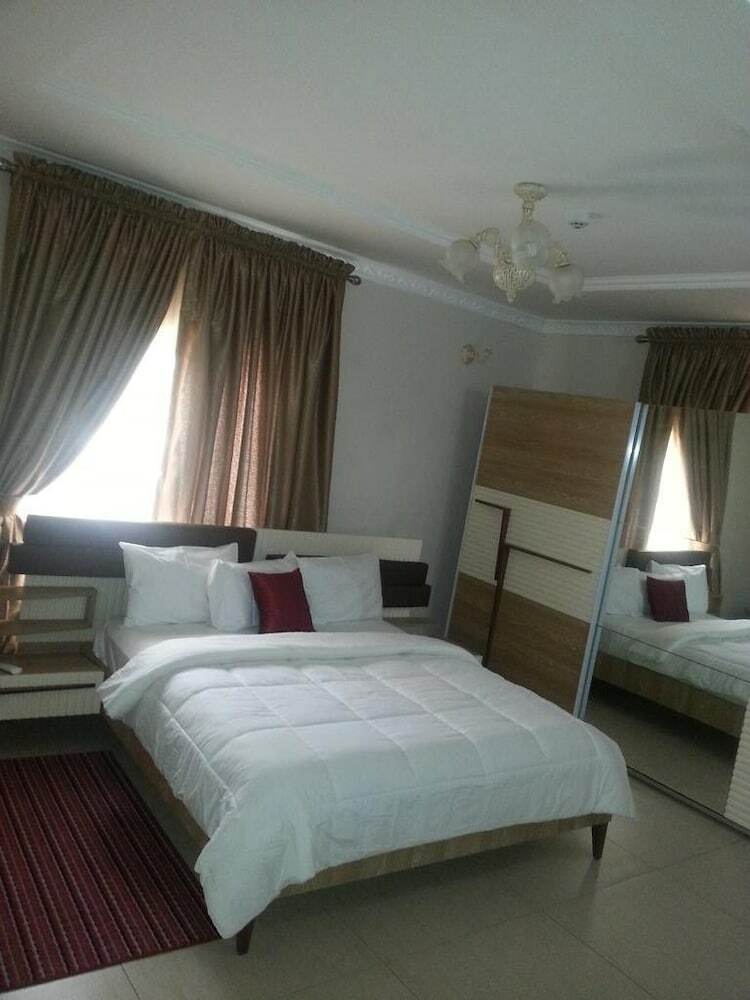 Tenache Hotels