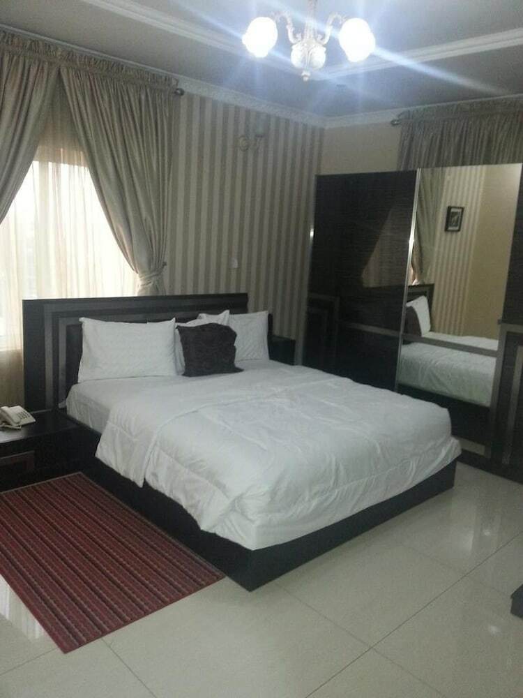 Tenache Hotels