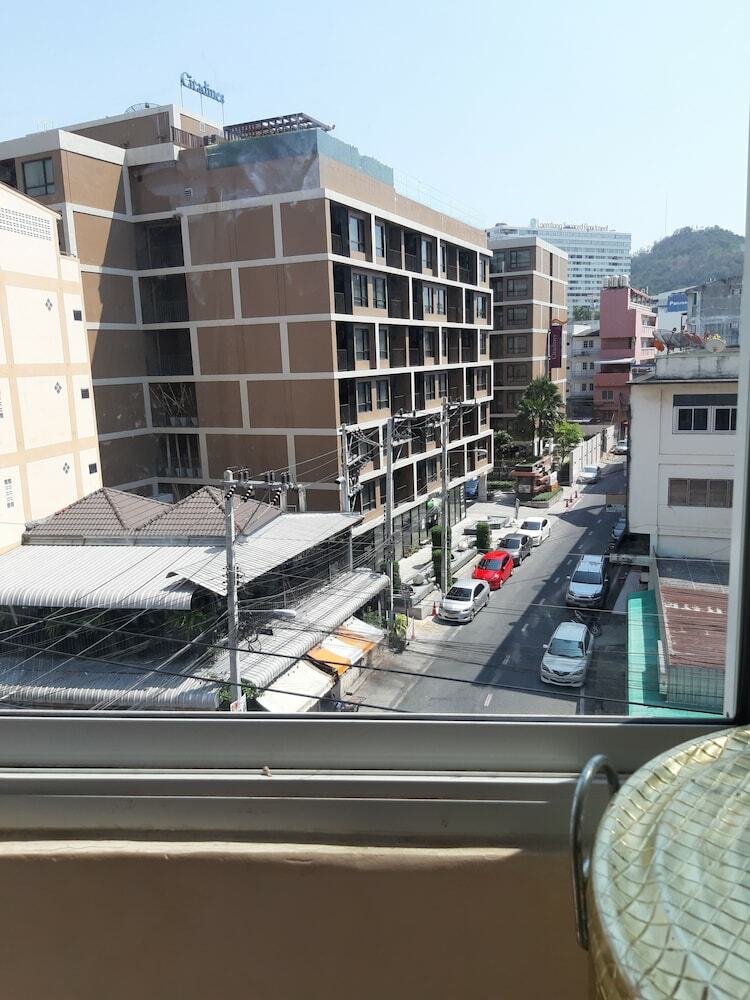 Hotel Lemon Tree Residence Sriracha