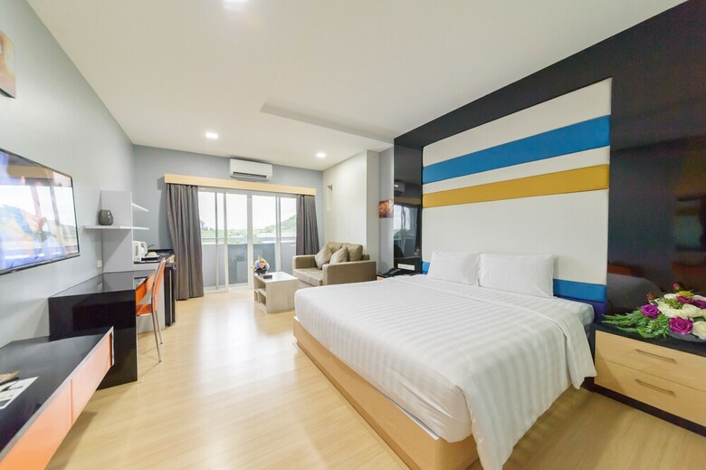 Phanhin Regent Hotel And Residence