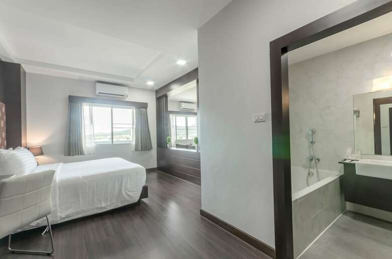 Phanhin Regent Hotel And Residence