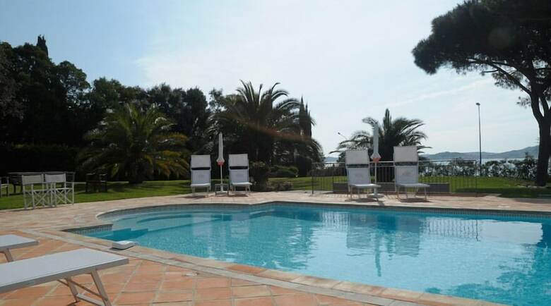 Hotel H�tel Villa Les Rosiers