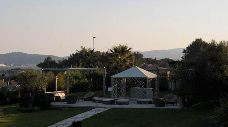 Hotel H�tel Villa Les Rosiers