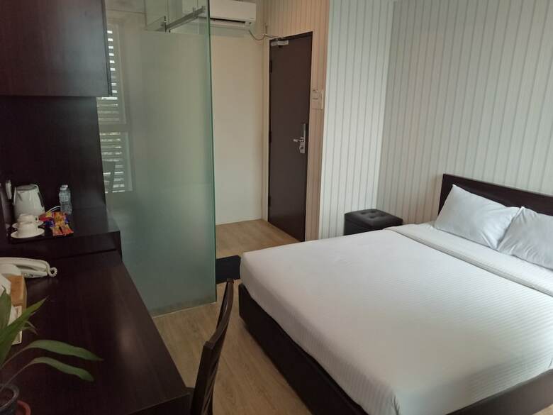 Seven Hotel