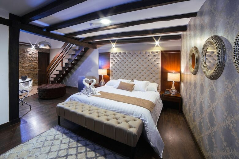 Felicia Hotel & Suites