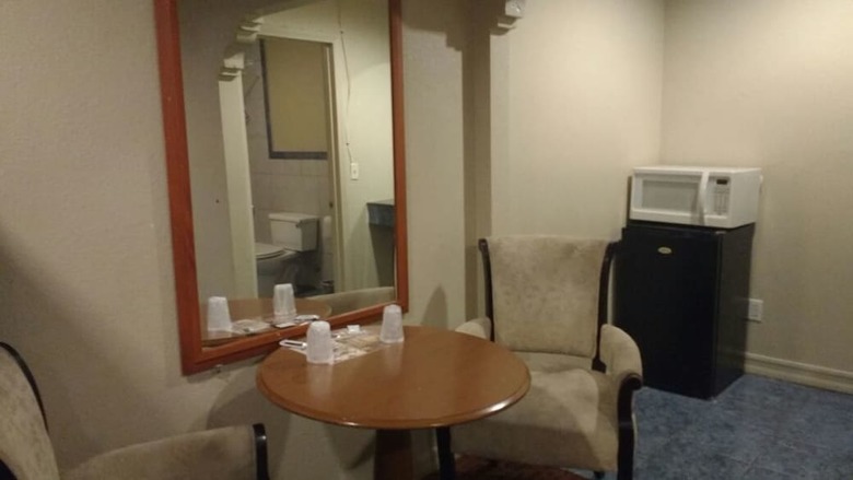 La Petite Rouge Motel