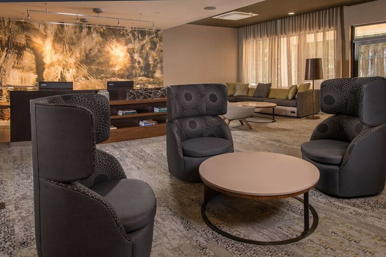 Hotel Courtyard By Marriott Hershey Chocolate Avenue