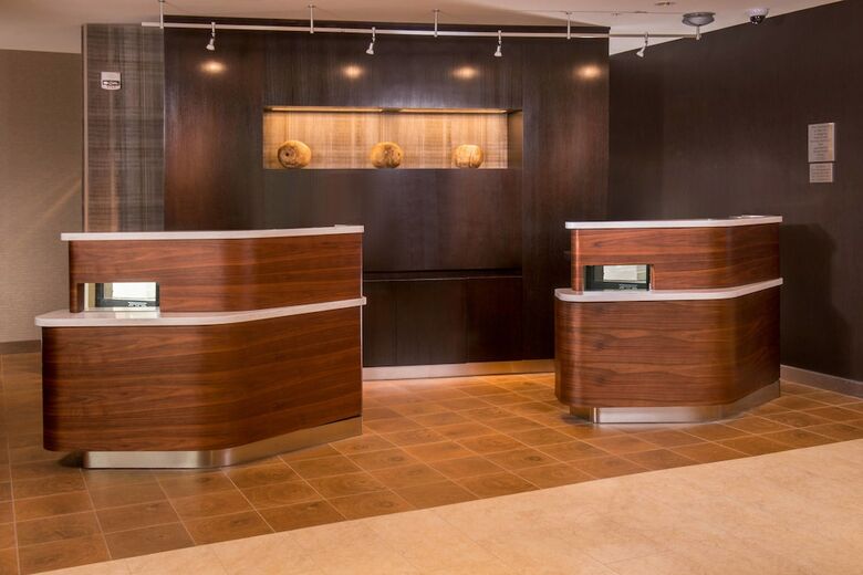 Hotel Courtyard By Marriott Hershey Chocolate Avenue