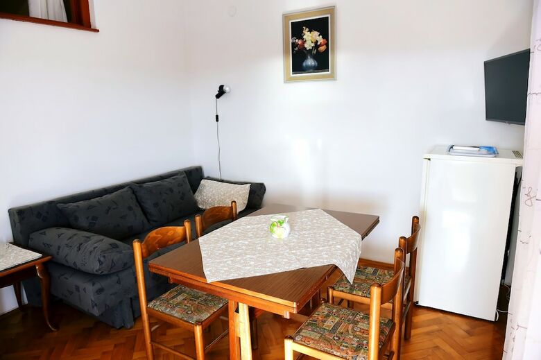 Apartments Zdjelar