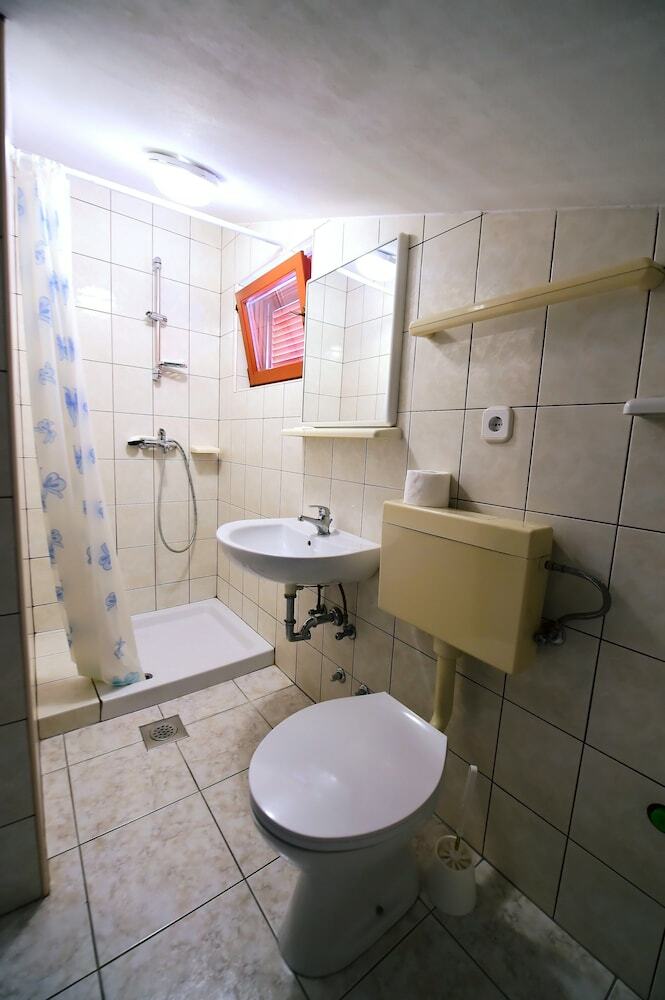 Apartments Zdjelar