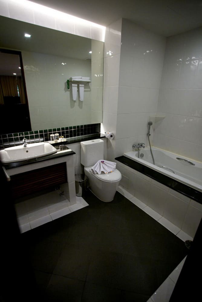 The Kris Condotel At Patong