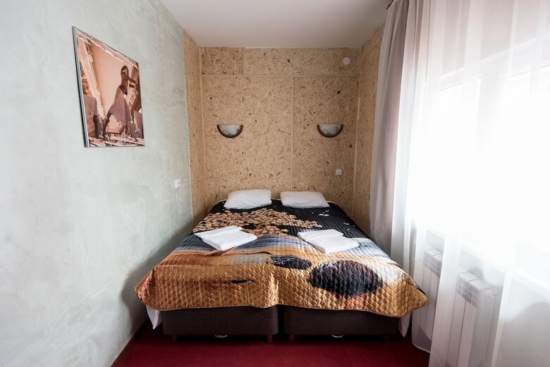 Hotel 1-st Train