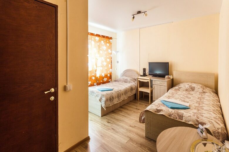 Hotel 1-st Train