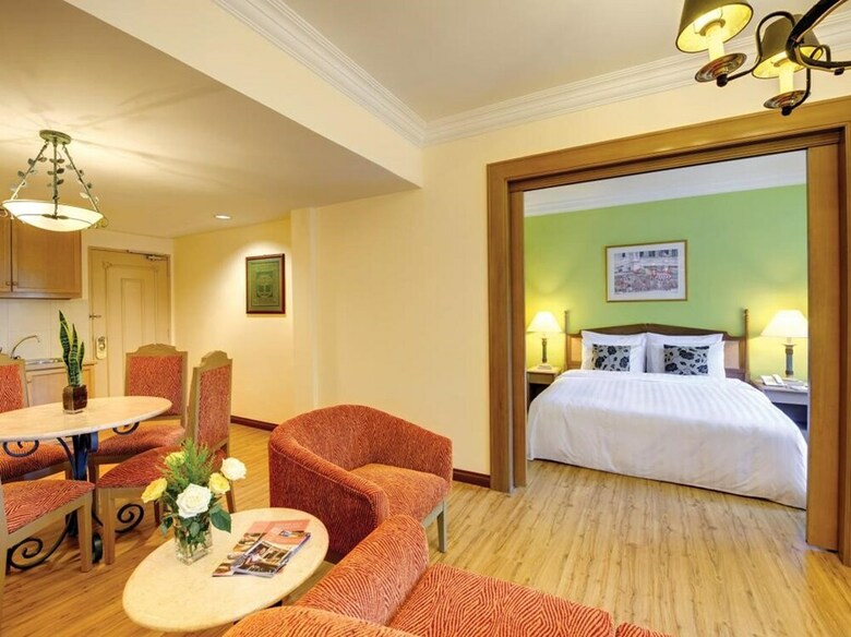 Hotel The Qamar Paka
