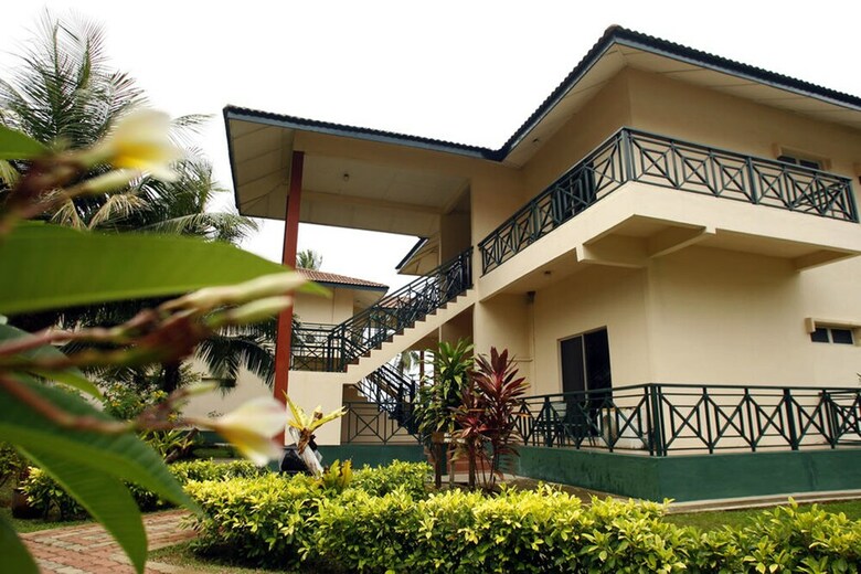 Hotel The Qamar Paka