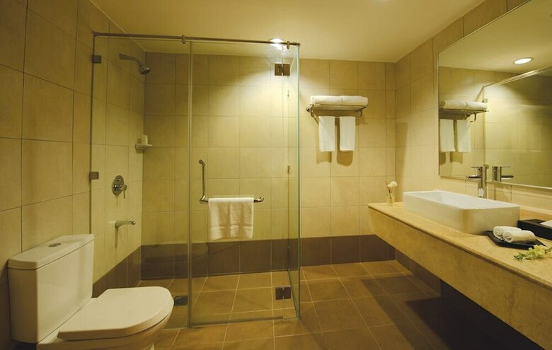 Hotel The Qamar Paka