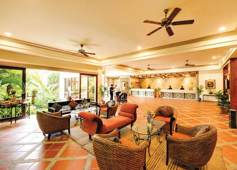 Hotel The Qamar Paka