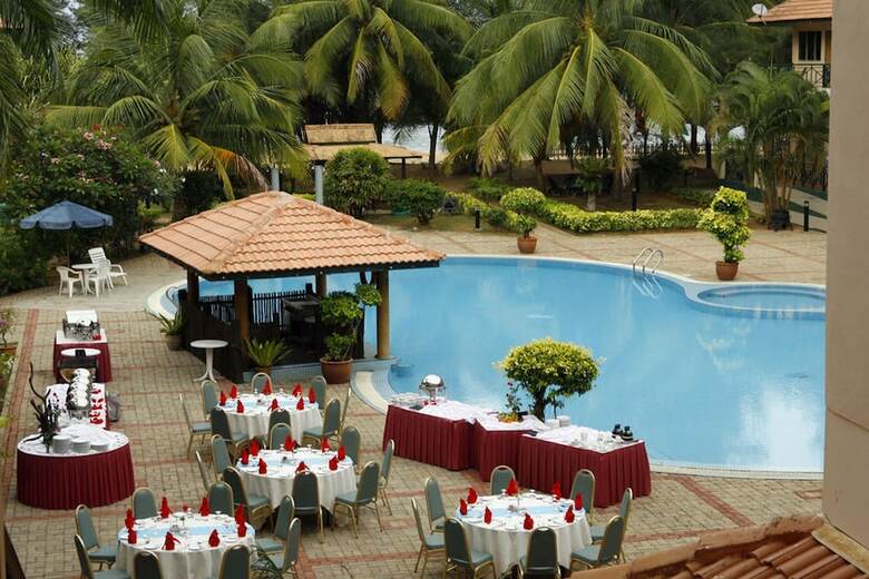 Hotel The Qamar Paka