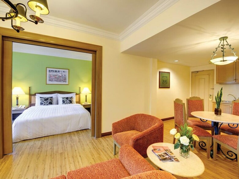 Hotel The Qamar Paka