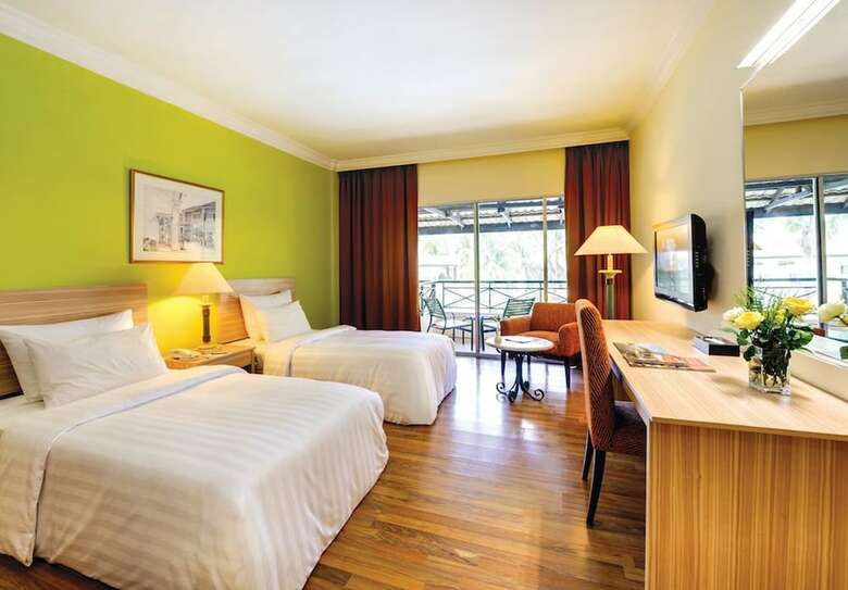 Hotel The Qamar Paka