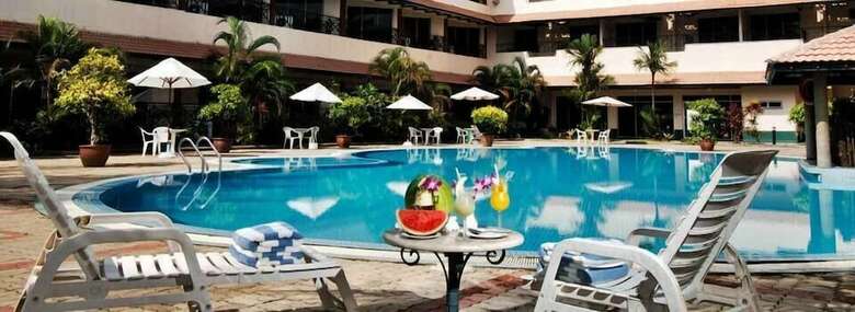 Hotel The Qamar Paka