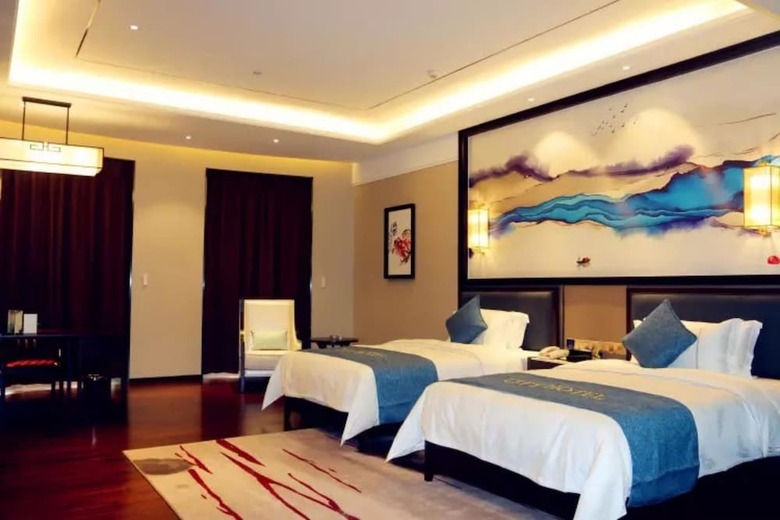 City Hotel