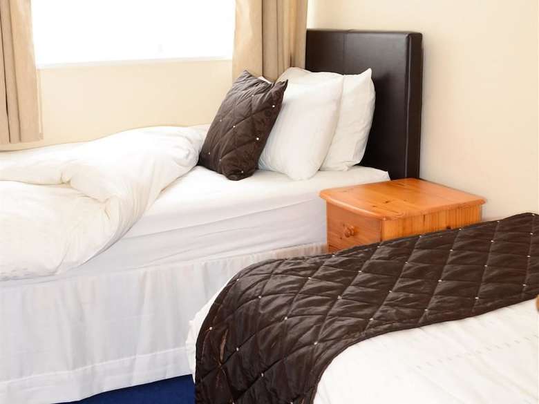 Hotel Pinewood Guest House