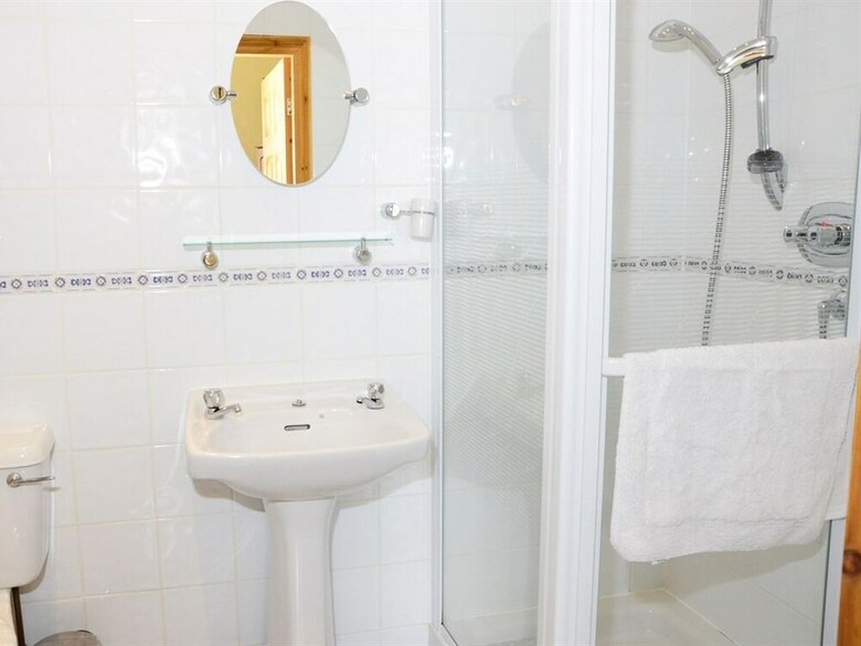 Hotel Pinewood Guest House