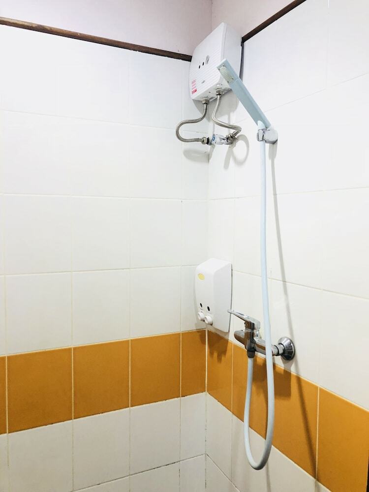 Hostal Rada Arak Hostel