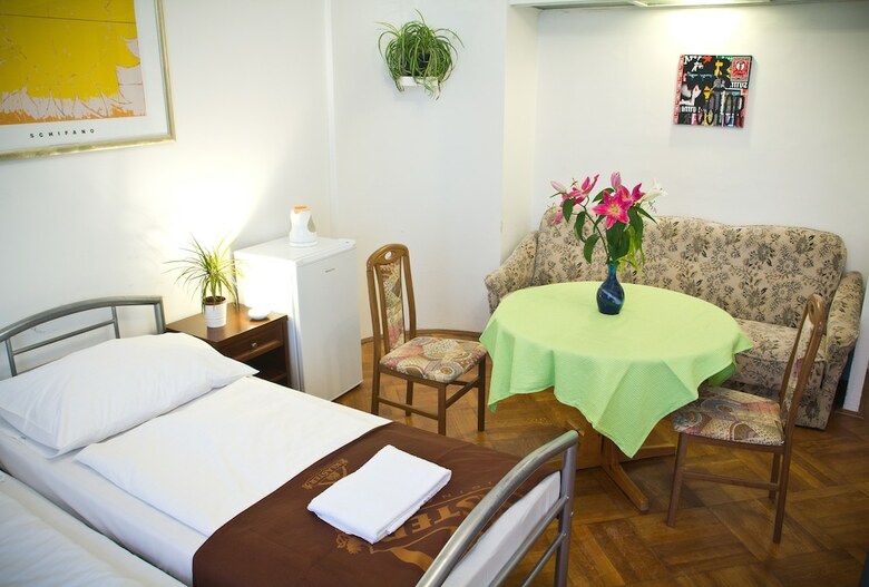 Happy Apartments For Friends