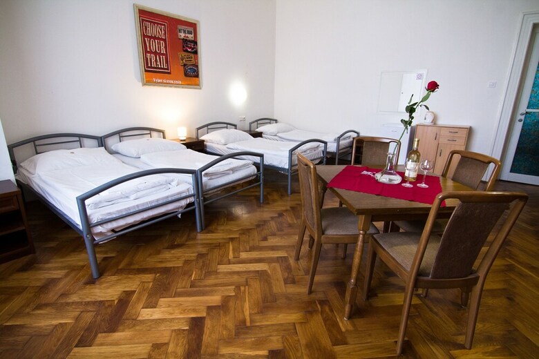 Happy Apartments For Friends