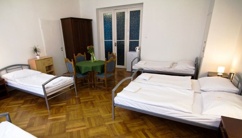 Happy Apartments For Friends