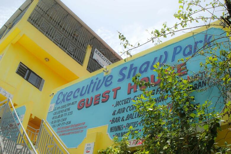 Hotel Executive Shaw Park Guest House