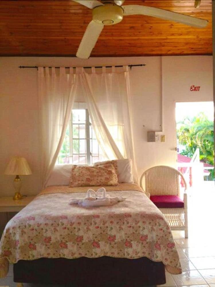 Executive Mamme Bay Hotel And Conference