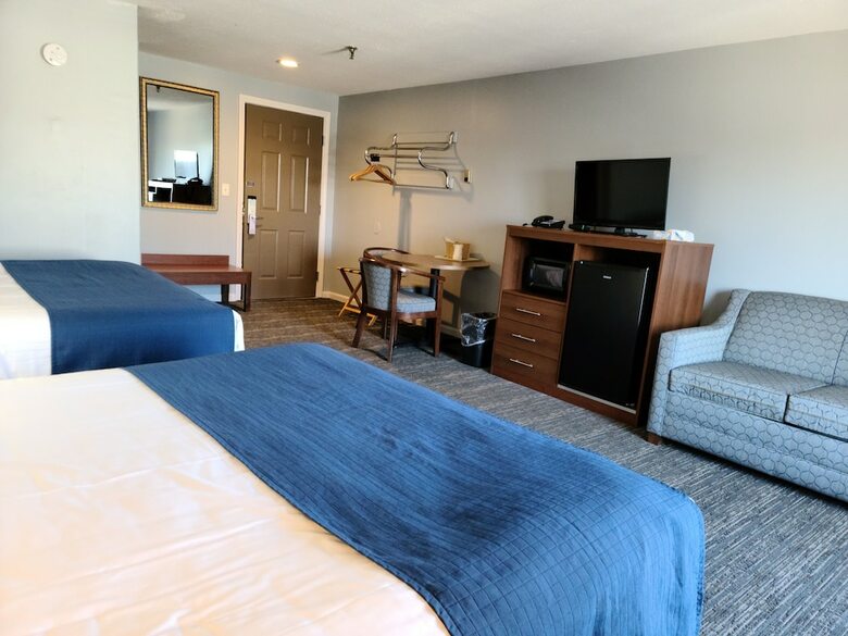 Hotel Hampton Village Inn