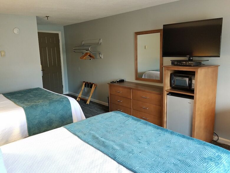 Hotel Hampton Village Inn