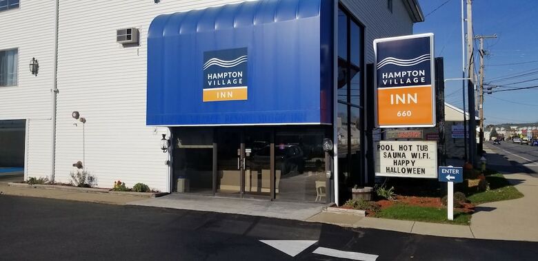 Hotel Hampton Village Inn