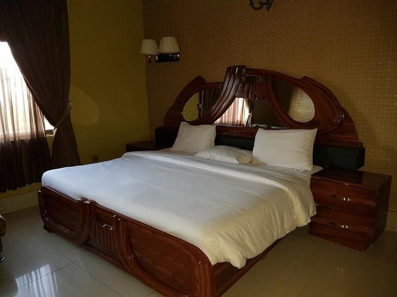 Tauba Hotel