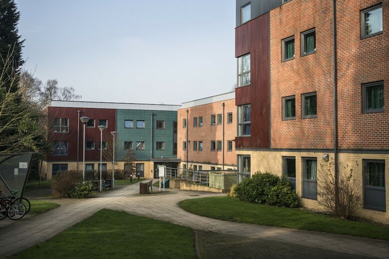 Hostal Bonington Student Village (Campus Accommodation)