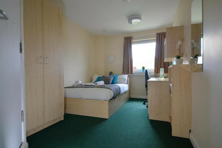 Hostal Bonington Student Village (Campus Accommodation)