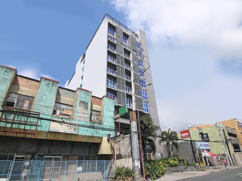 Oyo 105 Melbourne Suites Hotel