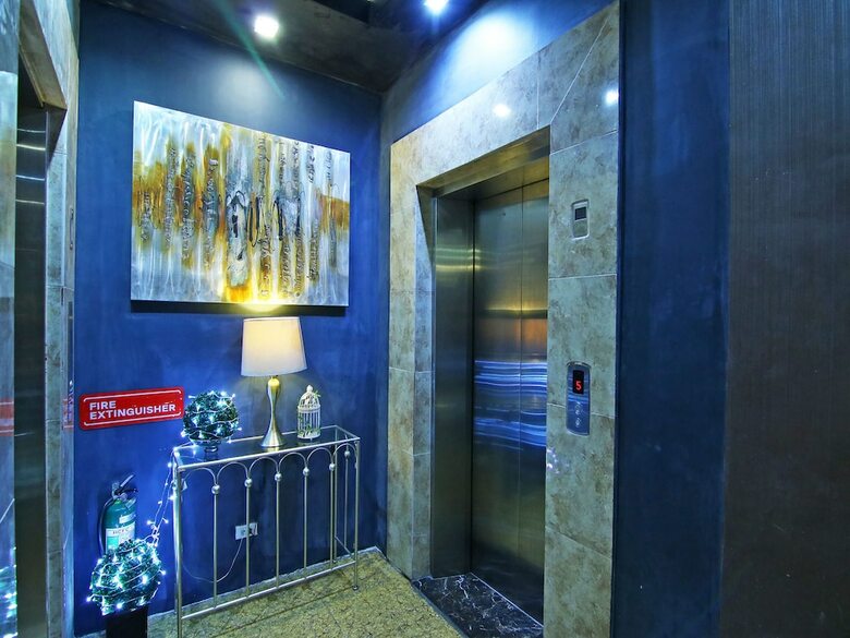 Oyo 105 Melbourne Suites Hotel