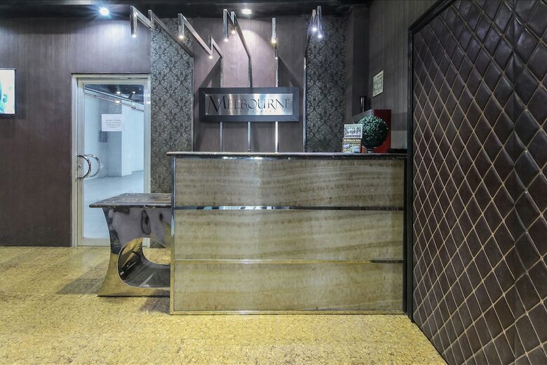 Oyo 105 Melbourne Suites Hotel