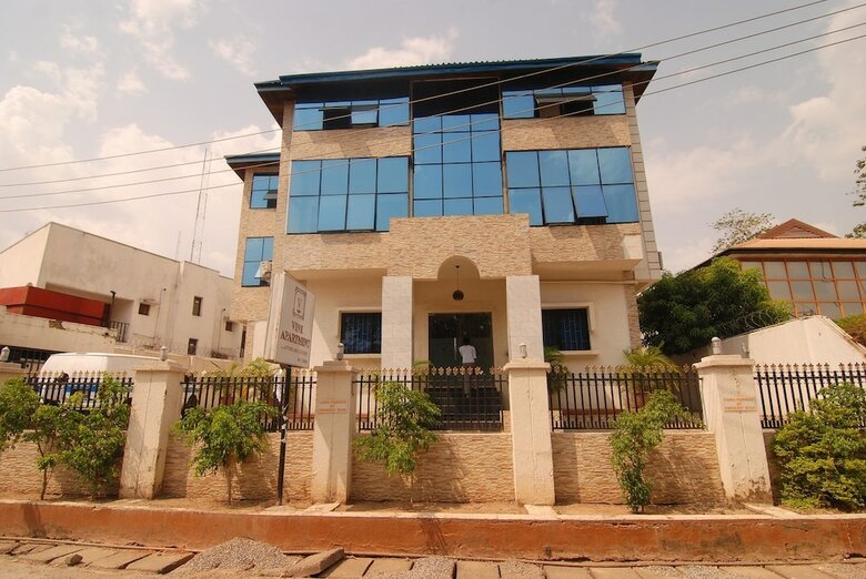 Hotel Vine Apartments & Resort